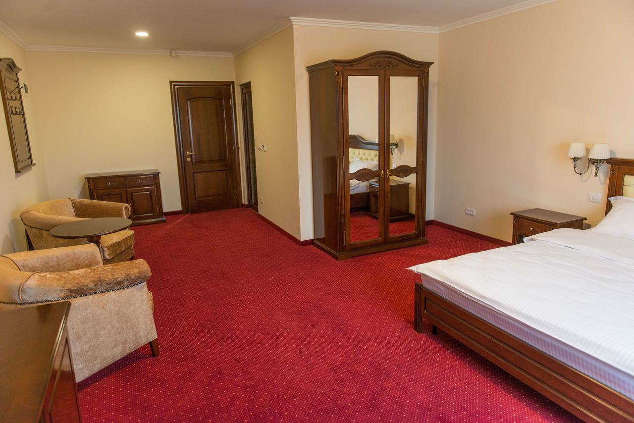 Hotel Dallas Negresti-Oas Extérieur photo