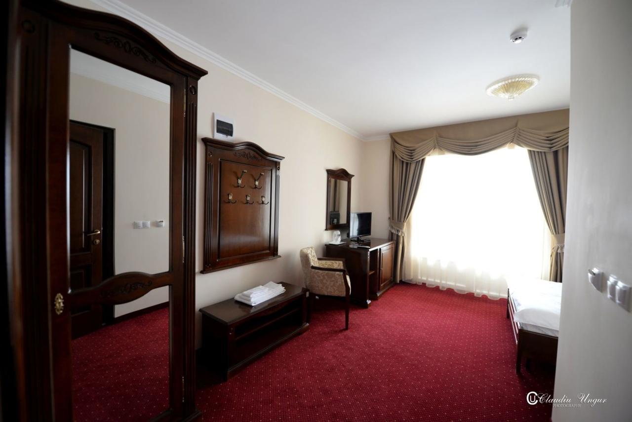 Hotel Dallas Negresti-Oas Extérieur photo